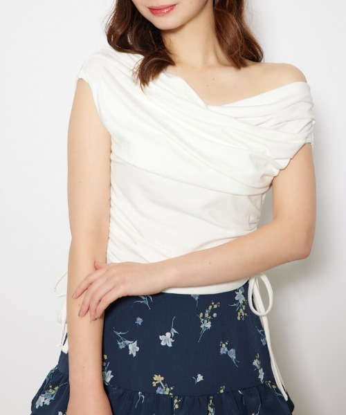 rienda（リエンダ）の「カシュクールサイドドロストトップス 夏服（Tシャツ/カットソー・レディース・ブラック/ホワイト/ブラウン・FREE）」の2枚目の写真