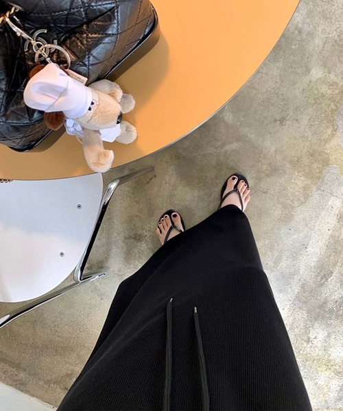 LAFFMO(ラフモ)の「セットアップ クロップドトップス&ロングスカート(セットアップ・レディース・ホワイト/ブラック・F)」の16枚目の写真