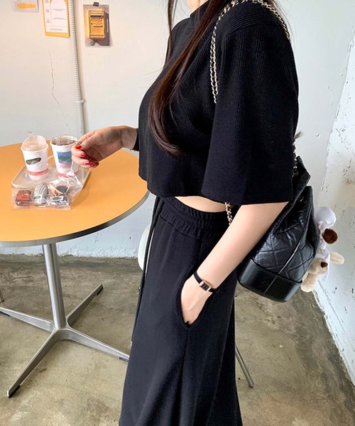 LAFFMO(ラフモ)の「セットアップ クロップドトップス&ロングスカート(セットアップ・レディース・ホワイト/ブラック・F)」の21枚目の写真