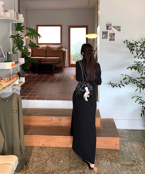 LAFFMO(ラフモ)の「セットアップ クロップドトップス&ロングスカート(セットアップ・レディース・ホワイト/ブラック・F)」の19枚目の写真