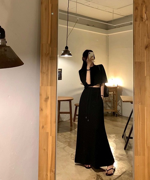 LAFFMO(ラフモ)の「セットアップ クロップドトップス&ロングスカート(セットアップ・レディース・ホワイト/ブラック・F)」の20枚目の写真