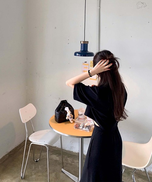 LAFFMO(ラフモ)の「セットアップ クロップドトップス&ロングスカート(セットアップ・レディース・ホワイト/ブラック・F)」の9枚目の写真