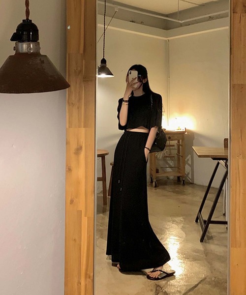 LAFFMO(ラフモ)の「セットアップ クロップドトップス&ロングスカート(セットアップ・レディース・ホワイト/ブラック・F)」の10枚目の写真