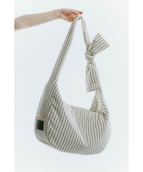 Knuth Marf(クヌースマーフ)の「label checkered shirts bag(ショルダーバッグ・レディース・ホワイト・ONE SIZE)」の4枚目の写真