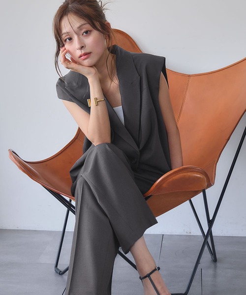 ELFRANK(エルフランク)の「セットアップ テーラードベスト ジレ ワイドパンツ 2点セット 上下セット ビジネス オフィス オケージョン(セットアップ・レディース・チャコールグレー/ベージュ・M/L)」の2枚目の写真