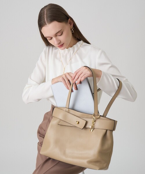 ANAYI（アナイ）の「◇ベルテットトートバッグ（トートバッグ・レディース・グレイッシュベージュ/ライトグレー・FREE）」の4枚目の写真