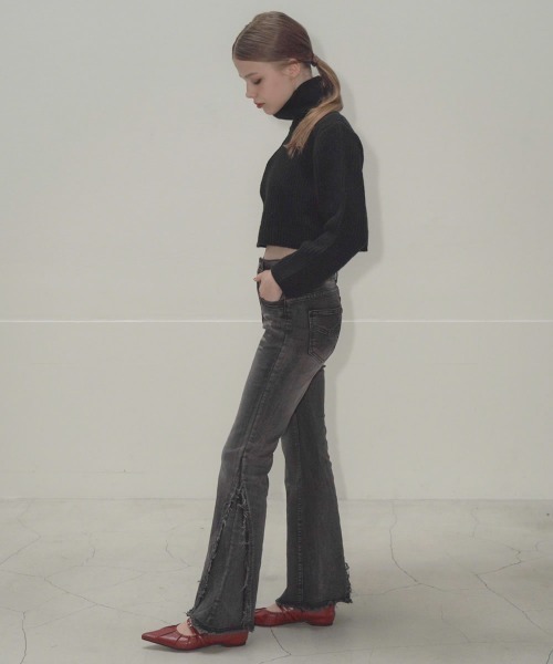 Mirette(ミレット)の「フリンジスリットフレアデニムパンツ / Fringe Slit Flare Denim Pants(デニムパンツ・レディース・ブルー/ブラック・SMALL/MEDIUM/LARGE)」の10枚目の写真
