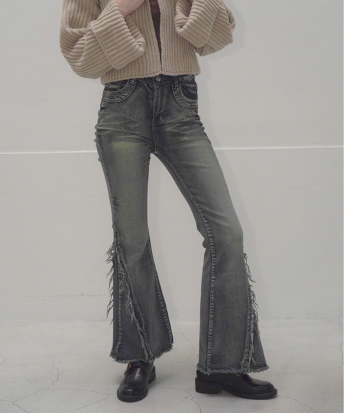 Mirette(ミレット)の「フリンジスリットフレアデニムパンツ / Fringe Slit Flare Denim Pants(デニムパンツ・レディース・ブルー/ブラック・SMALL/MEDIUM/LARGE)」の14枚目の写真