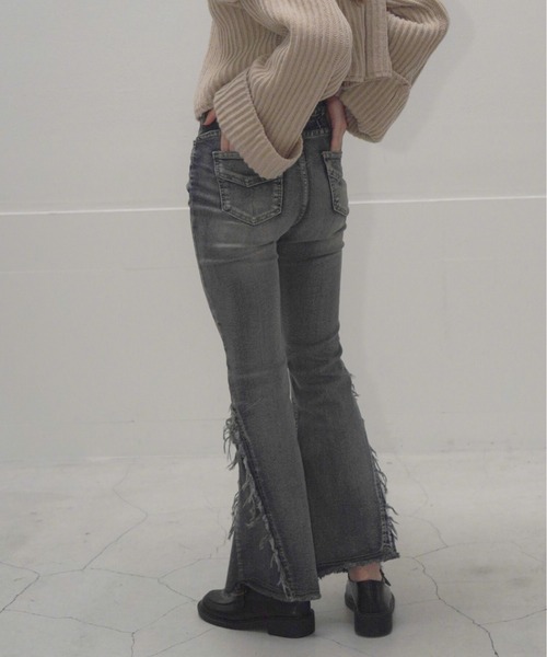 Mirette(ミレット)の「フリンジスリットフレアデニムパンツ / Fringe Slit Flare Denim Pants(デニムパンツ・レディース・ブルー/ブラック・SMALL/MEDIUM/LARGE)」の18枚目の写真