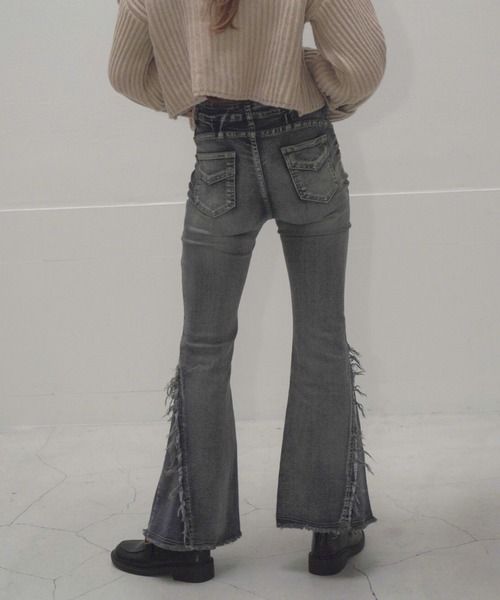 Mirette(ミレット)の「フリンジスリットフレアデニムパンツ / Fringe Slit Flare Denim Pants(デニムパンツ・レディース・ブルー/ブラック・SMALL/MEDIUM/LARGE)」の19枚目の写真