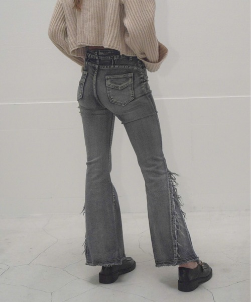 Mirette(ミレット)の「フリンジスリットフレアデニムパンツ / Fringe Slit Flare Denim Pants(デニムパンツ・レディース・ブルー/ブラック・SMALL/MEDIUM/LARGE)」の20枚目の写真