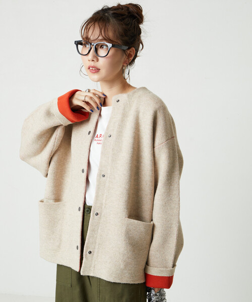 FREAK'S STORE（フリークスストア）の「限定展開　裏配色 スナップ ニット カーディガン（カーディガン/ボレロ・レディース・ベージュ/ネイビー/ナチュラル/チャコールグレー/グレー/ブラック/ブラウン・ﾌﾘ-）」の19枚目の写真