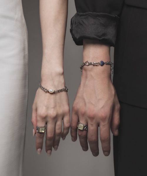 muku(ムク)の「BRACELET/POINT STONE×PEARL(ブレスレット・メンズ・ブラック×シルバー/ブルー・FREE)」の1枚目の写真