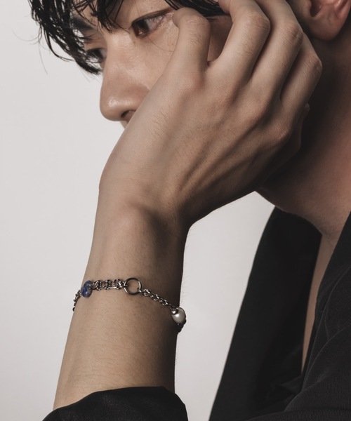 muku(ムク)の「BRACELET/POINT STONE×PEARL(ブレスレット・メンズ・ブラック×シルバー/ブルー・FREE)」の16枚目の写真