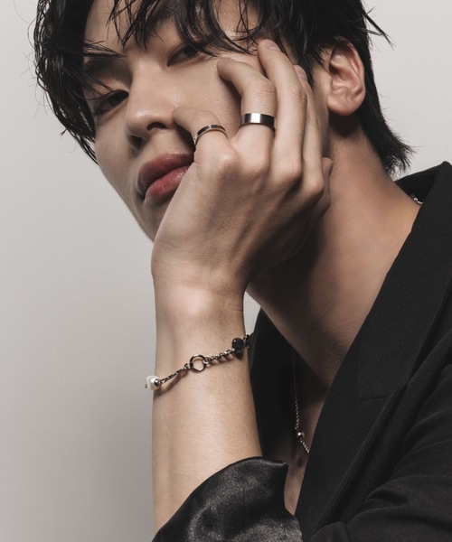 muku(ムク)の「BRACELET/POINT STONE×PEARL(ブレスレット・メンズ・ブラック×シルバー/ブルー・FREE)」の13枚目の写真