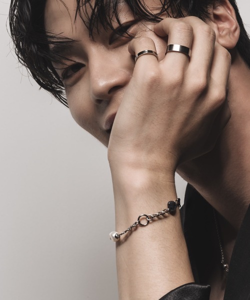 muku(ムク)の「BRACELET/POINT STONE×PEARL(ブレスレット・メンズ・ブラック×シルバー/ブルー・FREE)」の15枚目の写真