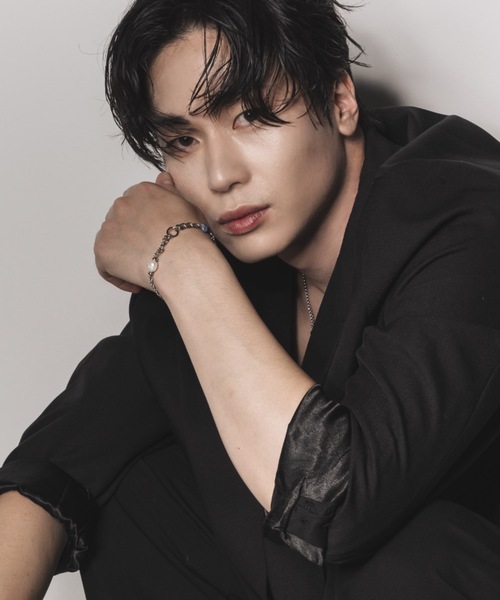 muku(ムク)の「BRACELET/POINT STONE×PEARL(ブレスレット・メンズ・ブラック×シルバー/ブルー・FREE)」の8枚目の写真