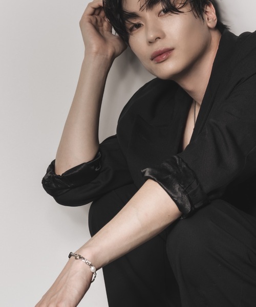 muku(ムク)の「BRACELET/POINT STONE×PEARL(ブレスレット・メンズ・ブラック×シルバー/ブルー・FREE)」の7枚目の写真