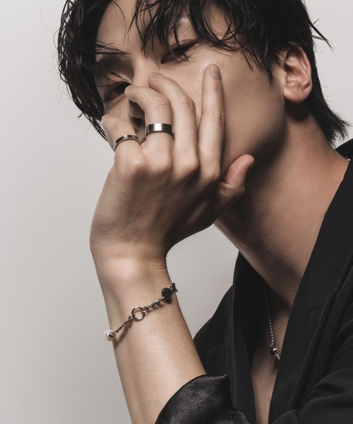 muku(ムク)の「BRACELET/POINT STONE×PEARL(ブレスレット・メンズ・ブラック×シルバー/ブルー・FREE)」の19枚目の写真