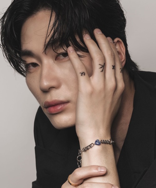 muku(ムク)の「BRACELET/POINT STONE×PEARL(ブレスレット・メンズ・ブラック×シルバー/ブルー・FREE)」の12枚目の写真