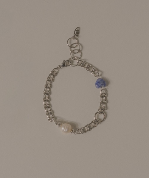muku(ムク)の「BRACELET/POINT STONE×PEARL(ブレスレット・メンズ・ブラック×シルバー/ブルー・FREE)」の22枚目の写真
