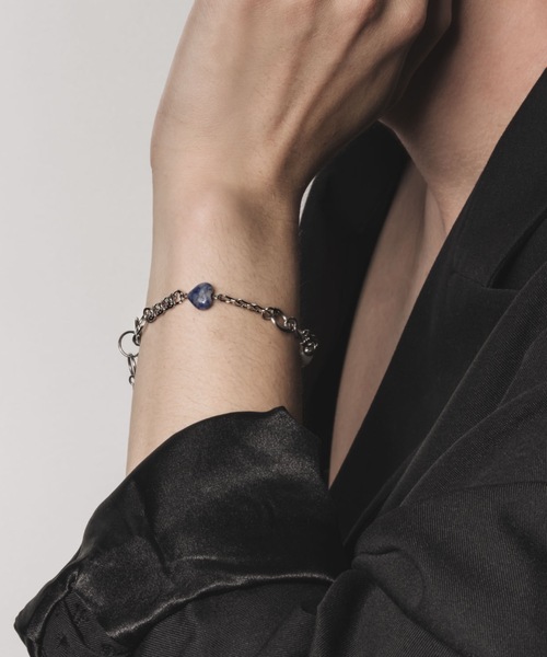 muku(ムク)の「BRACELET/POINT STONE×PEARL(ブレスレット・メンズ・ブラック×シルバー/ブルー・FREE)」の3枚目の写真