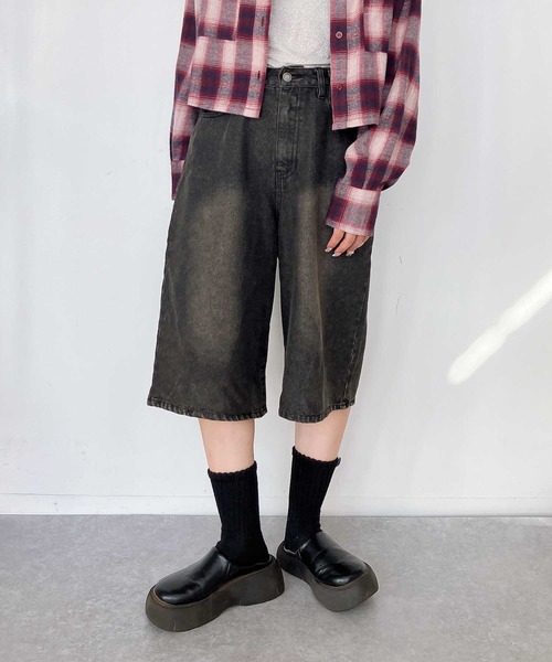 AS KNOW AS plus（アズノゥアズプラス）の「♪ヴィンテージ風ウォッシュデニム バミューダハーフパンツ（デニムパンツ・レディース・ブルー/ブラック/ブラック系・FREE）」の16枚目の写真