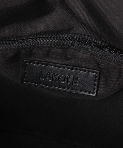 LAKOLE(ラコレ)の「フラップ横型ミドルショルダーバッグ / 599625(ショルダーバッグ・メンズ・ブラック・FREE)」の11枚目の写真