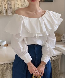 片方オフショルダーのワイドカラーシャツ