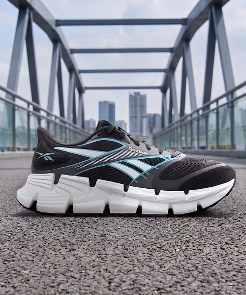 Reebok(リーボック)の「フロートジグ 2 / FLOATZIG 2(スニーカー・メンズ・ブラック×ホワイト/ホワイト/アイボリー/ブラック/ブルー/ホワイト系その他/グレー/グレー系その他/ブラック系その他/ホワイト系その他2・25.0cm/25.5cm/26.0cm/26.5cm/27.0cm/27.5cm/28.0cm/28.5cm/29.0cm/30.0cm/31cm)」の7枚目の写真