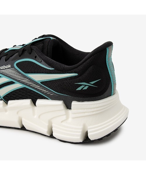 Reebok(リーボック)の「フロートジグ 2 / FLOATZIG 2(スニーカー・メンズ・ブラック×ホワイト/ホワイト/アイボリー/ブラック/ブルー/ホワイト系その他/グレー/グレー系その他/ブラック系その他/ホワイト系その他2・25.0cm/25.5cm/26.0cm/26.5cm/27.0cm/27.5cm/28.0cm/28.5cm/29.0cm/30.0cm/31cm)」の22枚目の写真