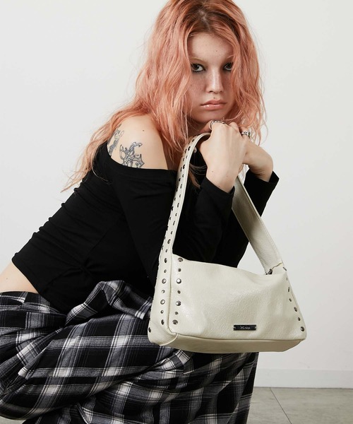 led.tokyo(レッドトウキョウ)の「【led.tokyo】2WAY STUDS BAG/2WAYスタッズバッグ(ショルダーバッグ・レディース・ホワイト/ブラック・FREE)」の8枚目の写真