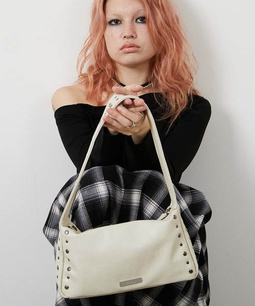 led.tokyo(レッドトウキョウ)の「【led.tokyo】2WAY STUDS BAG/2WAYスタッズバッグ(ショルダーバッグ・レディース・ホワイト/ブラック・FREE)」の7枚目の写真