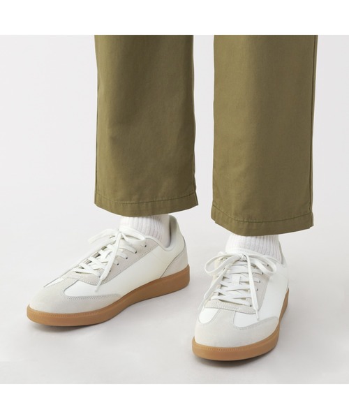 無印良品（ムジルシリョウヒン）の「紳士　柔らかい中敷を使用した　コンビネーションスニーカー（スニーカー・メンズ・ブラック/オフホワイト・25.5cm/26.0cm/26.5cm/27.0cm/27.5cm）」の3枚目の写真