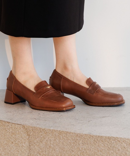 HIMIKO（ヒミコ）の「【HIMIKO】メタルポイントヒールローファー/651333（ローファー・レディース・ブラック/ブラウン/ブラック×ホワイト・22.5cm/23.5cm/24.5cm/25.5cm/23.0cm/24.0cm/25.0cm/21.5cm/22.0cm）」の21枚目の写真