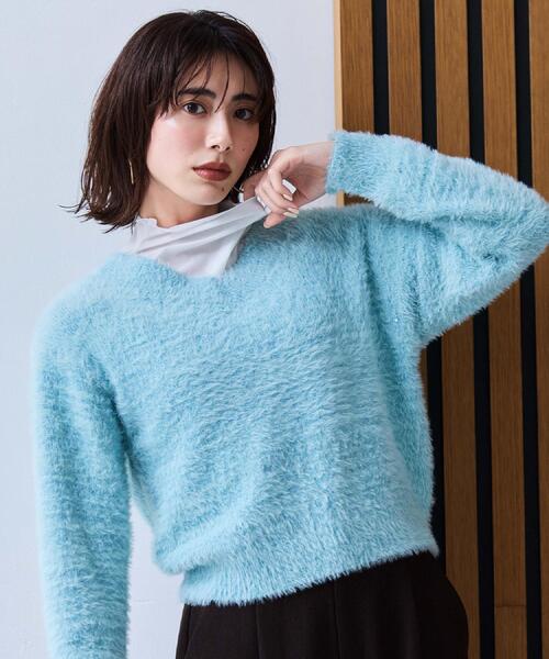 OPAQUE.CLIP（オペークドットクリップ）の「スパンコールフェザーVネックニット【洗濯機OK】（ニット/セーター・レディース・ベージュ系9/ライトグレー系5/オレンジ系その他5/ネイビー系5/ブルーグリーン・36/38/40/42）」の8枚目の写真