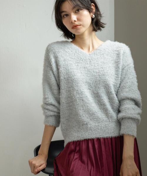 OPAQUE.CLIP（オペークドットクリップ）の「スパンコールフェザーVネックニット【洗濯機OK】（ニット/セーター・レディース・ベージュ系9/ライトグレー系5/オレンジ系その他5/ネイビー系5/ブルーグリーン・36/38/40/42）」の13枚目の写真