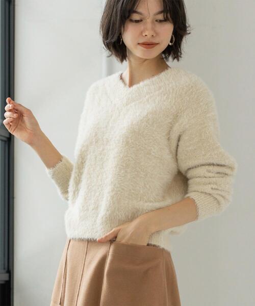 OPAQUE.CLIP（オペークドットクリップ）の「スパンコールフェザーVネックニット【洗濯機OK】（ニット/セーター・レディース・ベージュ系9/ライトグレー系5/オレンジ系その他5/ネイビー系5/ブルーグリーン・36/38/40/42）」の14枚目の写真