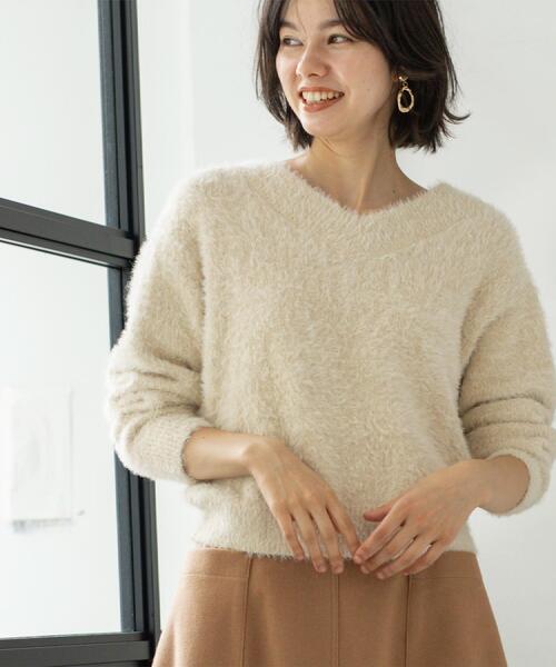 OPAQUE.CLIP（オペークドットクリップ）の「スパンコールフェザーVネックニット【洗濯機OK】（ニット/セーター・レディース・ベージュ系9/ライトグレー系5/オレンジ系その他5/ネイビー系5/ブルーグリーン・36/38/40/42）」の16枚目の写真