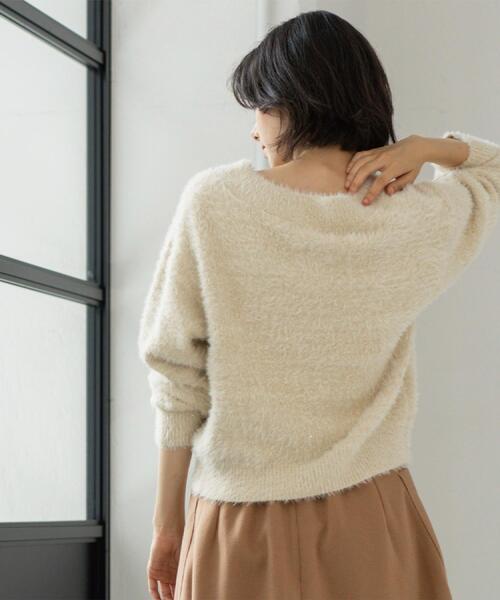 OPAQUE.CLIP（オペークドットクリップ）の「スパンコールフェザーVネックニット【洗濯機OK】（ニット/セーター・レディース・ベージュ系9/ライトグレー系5/オレンジ系その他5/ネイビー系5/ブルーグリーン・36/38/40/42）」の18枚目の写真