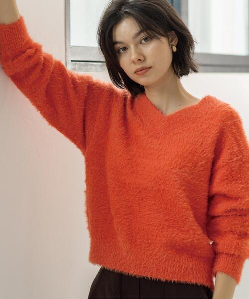 OPAQUE.CLIP（オペークドットクリップ）の「スパンコールフェザーVネックニット【洗濯機OK】（ニット/セーター・レディース・ベージュ系9/ライトグレー系5/オレンジ系その他5/ネイビー系5/ブルーグリーン・36/38/40/42）」の21枚目の写真