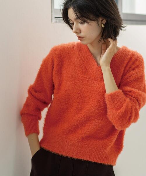 OPAQUE.CLIP（オペークドットクリップ）の「スパンコールフェザーVネックニット【洗濯機OK】（ニット/セーター・レディース・ベージュ系9/ライトグレー系5/オレンジ系その他5/ネイビー系5/ブルーグリーン・36/38/40/42）」の22枚目の写真