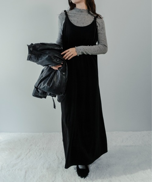 セール】【on:nue】ギャザーストラップベロアキャミワンピース /2025