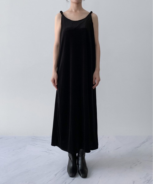 on:nue(オンニュ)の「【on:nue】ギャザーストラップベロアキャミワンピース(ワンピース・レディース・ブラウン/ブラック・FREE)」の18枚目の写真