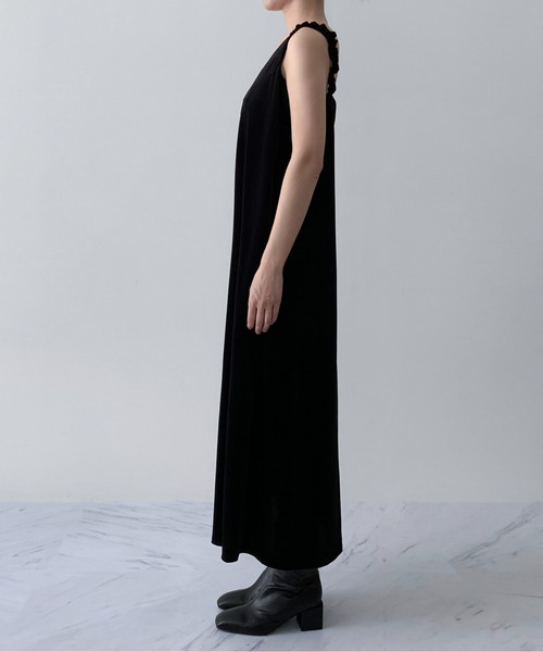 on:nue(オンニュ)の「【on:nue】ギャザーストラップベロアキャミワンピース(ワンピース・レディース・ブラウン/ブラック・FREE)」の19枚目の写真
