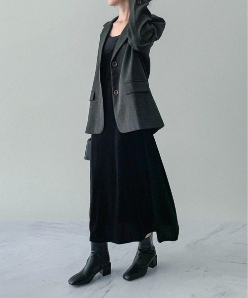 on:nue(オンニュ)の「【on:nue】ギャザーストラップベロアキャミワンピース(ワンピース・レディース・ブラウン/ブラック・FREE)」の6枚目の写真