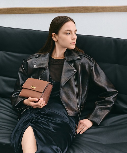 希少✨　PORTER　ボディバッグ　グリーン　レザー　斜め掛け　ロゴ型押し　レア 希少✨ PORTER ボディバッグ グリーン レザー 斜め掛け ロゴ型押し