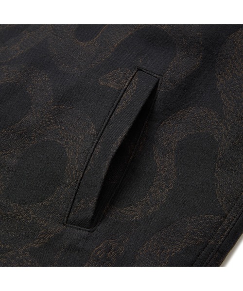 CALEE(キャリー)の「JACQUARD SWINGTOP <SNAKE PATTERN>(ブルゾン・メンズ・ブラック・LARGE/SMALL/MEDIUM/X-LARGE)」の6枚目の写真