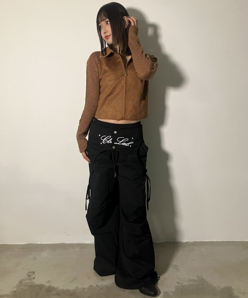 .KOM（ドットコム）の「A'GEM/9 × .kom 『.kom/ドットケーオーエム』Suede × Rib Contrast Zip-Up Top /スエード×リブ切り替えジップトップ（ニット/セーター・レディース・ブラウン/ブラック・FREE）」の15枚目の写真
