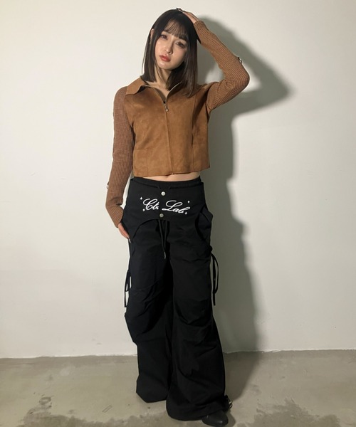.KOM（ドットコム）の「A'GEM/9 × .kom 『.kom/ドットケーオーエム』Suede × Rib Contrast Zip-Up Top /スエード×リブ切り替えジップトップ（ニット/セーター・レディース・ブラウン/ブラック・FREE）」の16枚目の写真